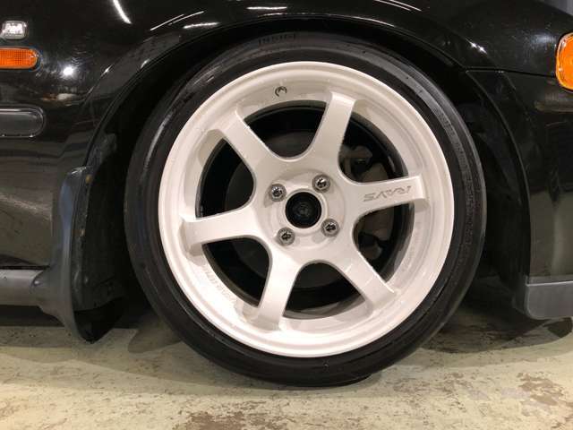 ホイールだけでも車のイメージがかなり変わりますね。