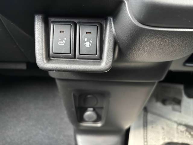 シートヒーターがついており、寒い季節は重宝します