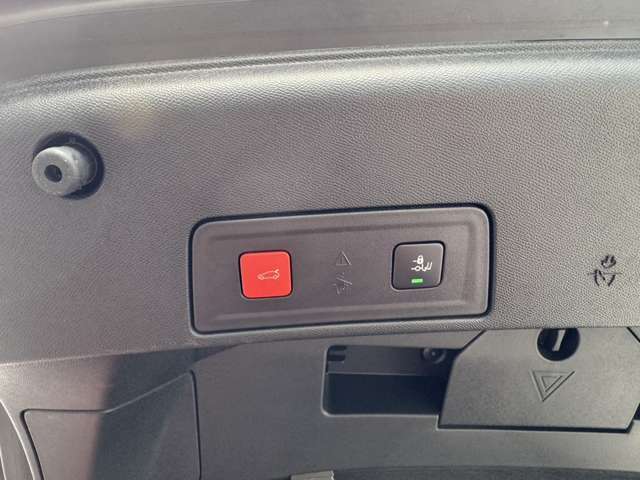 ハンズフリー電動テールゲート！