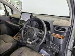 見通しのよいすっきりとした視界で、誰でも運転しやすいです。運転のしやすさは疲れにくさにも繋がりますよ♪