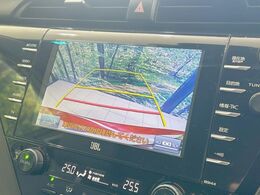 【バックカメラ】駐車時に後方がリアルタイム映像で確認できます。大型商業施設や立体駐車場での駐車時や、夜間のバック時に大活躍！運転スキルに関わらず、今や必須となった装備のひとつです！