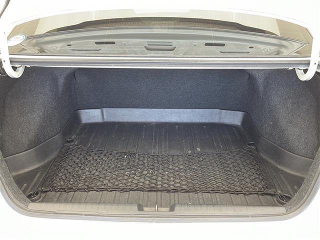 【トランク】積み込みやすくて、たっぷり積める荷室です。シートアレンジできるものは、乗車人数と荷物の量や大きさによってシートを動かすことができるので、より快適なドライブが可能です！