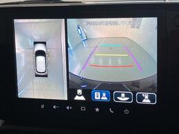 前後左右4つのカメラを装備。ナビ画面で上から見たような映像を確認でき、駐車をサポートします。