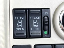 【両側パワースライドドア】スマートキーや運転席のスイッチで後席両側スライドドアの開閉が可能♪電動だから力を入れてドアを開ける必要が無く、小さなお子様でも簡単に開け閉めでき快適です♪