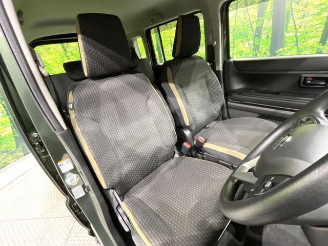 運転席シート廻りは使用感も少なく、良好な状態となっています。丁寧に使われていたことがよくわかりますね。