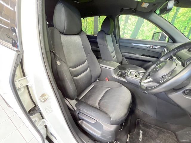 運転席シート廻りは使用感も少なく、良好な状態となっています。丁寧に使われていたことがよくわかりますね。