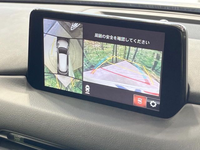 【360°ビューモニター】専用のカメラにより、上から見下ろしたような視点で360度クルマの周囲を確認することができます☆死角部分も確認しやすく、狭い場所での切り返しや駐車もスムーズに行えます。
