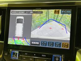 【バックカメラ】駐車時に後方がリアルタイム映像で確認できます。大型商業施設や立体駐車場での駐車時や、夜間のバック時に大活躍！運転スキルに関わらず、今や必須となった装備のひとつです！