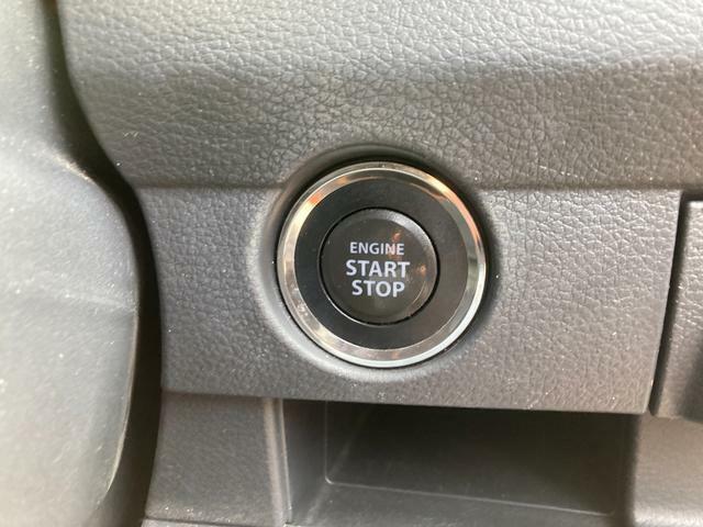 キーレスプッシュスタートシステムはカギを出さずにエンジン始動が可能です。　＊ブレーキを踏んでボタンを押すと、エンジンがかかります。