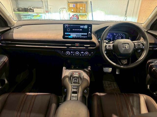 コックピット。車内もキレイで嫌な臭いもありません！ご納車後の臭いが付きにくくなる「空気触媒コーティング」もあります。