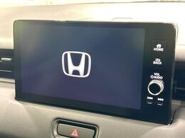 【メーカー純正ナビ】インテリアに溶け込むスタイリッシュな「専用設計」メーカーナビを装備♪視認性や操作性など基本性能にも優れ、より上質なカーライフをお楽しみいただけます。