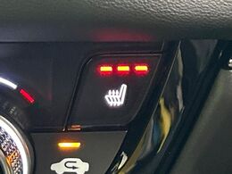 【シートヒーター】寒い日に重宝するシートヒーター！エアコンより早く温まってくれるので寒がりの人も安心ですね♪エアコンの温風は乾燥するから苦手、という方にもをおすすめです。