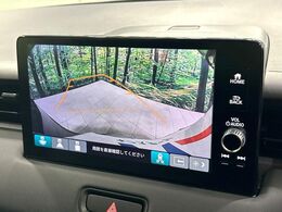 【バックカメラ】駐車時に後方がリアルタイム映像で確認できます。大型商業施設や立体駐車場での駐車時や、夜間のバック時に大活躍！運転スキルに関わらず、今や必須となった装備のひとつです！