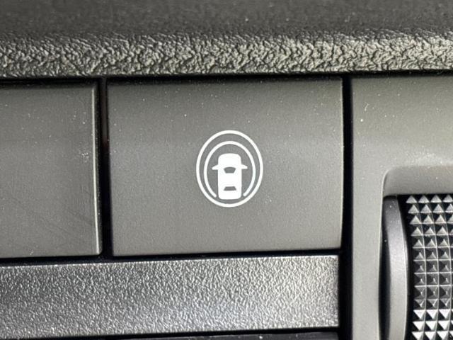 WECARSの展示場では実際に見て、触ってお車をお選びいただけます！知識の豊富な営業スタッフが様々なカーライフをご提案いたします！