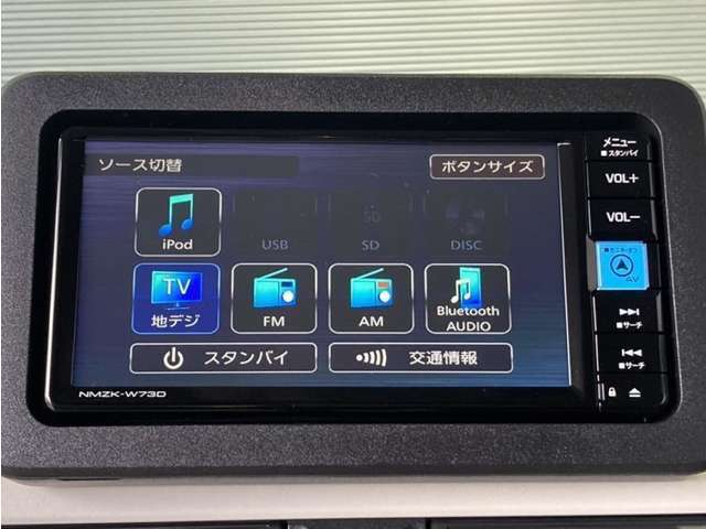 Bluetooth対応、CD/DVD再生機能付き。お好きな音楽を聴きながらのドライブは楽しいですよね～♪