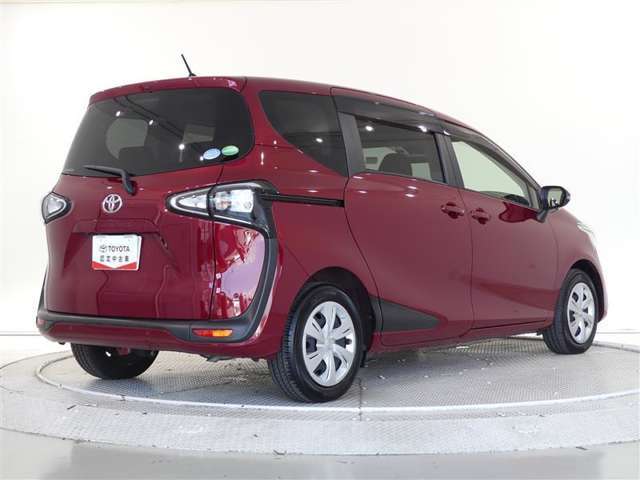 大きすぎず、小さすぎず、運転もしやすくシートアレンジも多彩で、どの世代の方にも気に入っていただけるお車です♪
