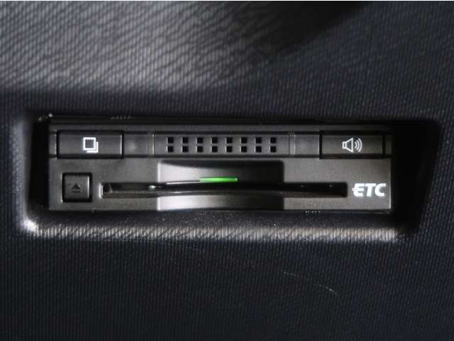 ETC車載器付きです。高速道路の料金所もスムーズに通過できます。