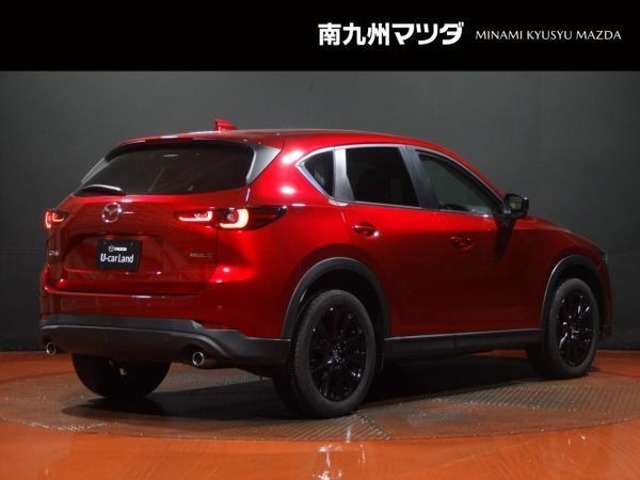 【CX-5】上質感と精悍さを兼ね備え、ワイド感を強調した意匠。オールラウンドな機能美と品格、洗練されたデザイン。