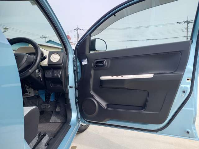 ＜運転席側ドア内張＞