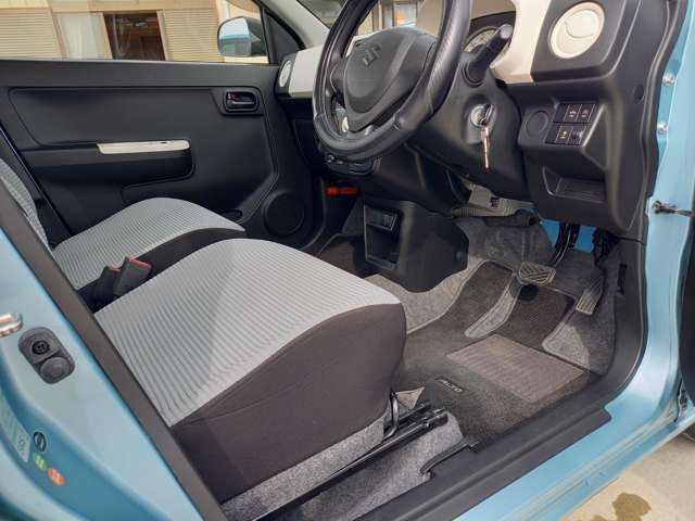 ＜運転席下部＞