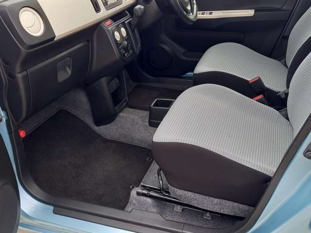 ＜助手席下部＞