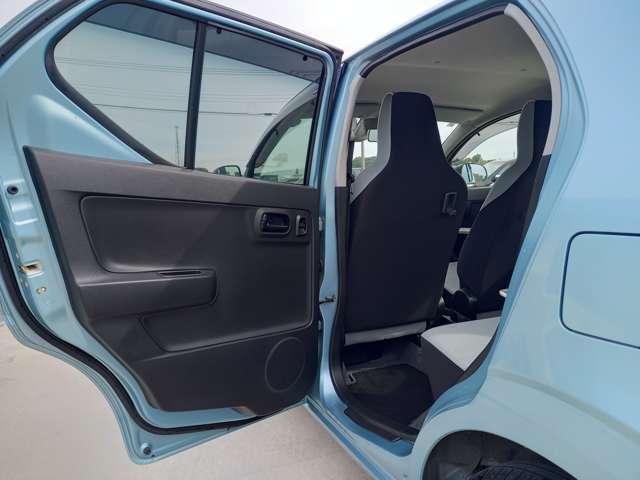 ＜助手席側リアドア内張＞