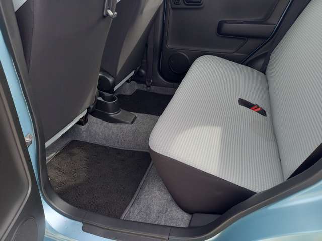 ＜助手席側リアシート下部＞