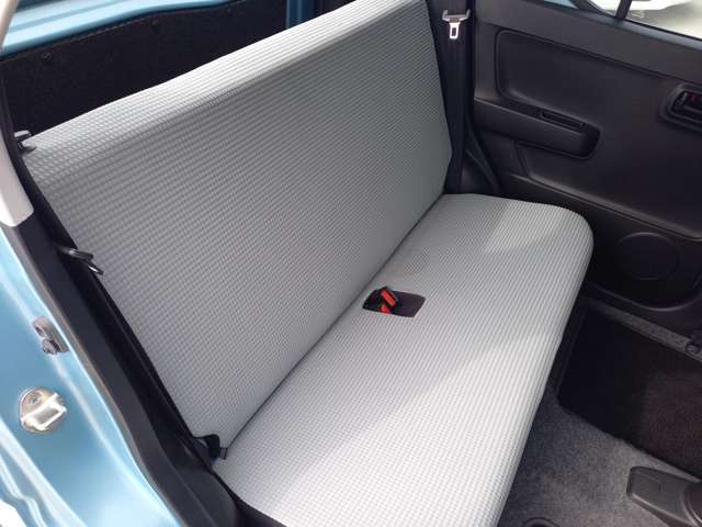 ＜リアシート＞リアシートも広々！快適です♪