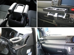 運転席・助手席両側にアームレスト付いてます！ドリンクホルダーも両側に装備！