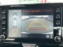 【パノラミックビューモニター】クルマを真上から見下ろした視点で駐車をサポートします。クルマの斜め後ろや真横など、いち早く障害物に気が付くことができます。