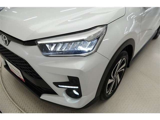 LEDヘッドライトです。デザイン性がよくとても明るいので、夜間の走行や悪天候でも安心です。しかも長寿命！