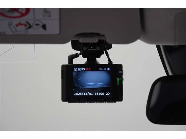万が一のトラブルのときにも役に立つドライブレコーダーを装備しています。側面衝突や幅寄せ・割り込み対策に！