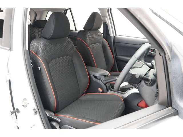 蒸れにくく快適な座り心地です。布なので滑りにくく耐久性が高く念入りなお手入れがいらないというメリットがあります。