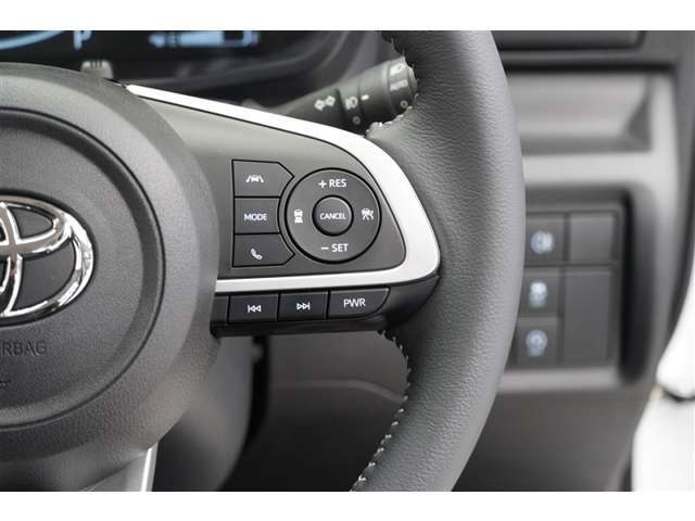 高速道路を頻繁に利用する方におすすめのレーダークルーズコントロール。前を走っている車との適切な距離を保って走行してくれます。長距離運転の疲労感も違いますよ。適度な休憩も忘れずに★