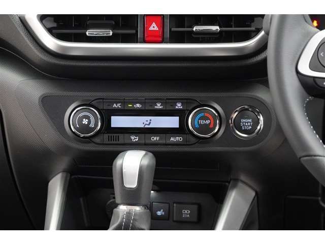 操作しやすいオートエアコン装備しています。