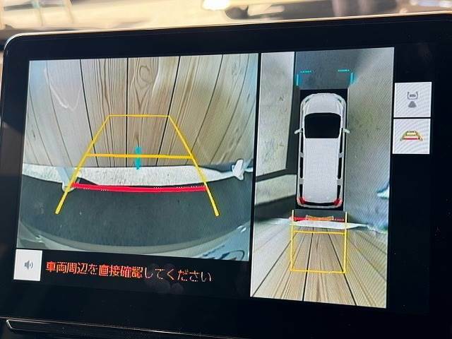 【パノラミックビューモニター】を装備しております。全周囲カメラで危険察知。狭い駐車場でも安心して駐車できますね。