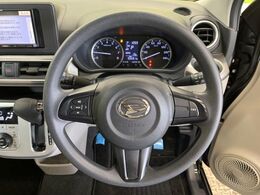 【スマートアシストIII】走行中に前方の車両と歩行者を認識。衝突の危険が高いと判断した場合に警報や緊急ブレーキで衝突回避や衝突時の被害を軽減。さらに車線逸脱警報・前後誤発進抑制機能もセットで装備！