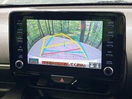 【バックカメラ】駐車時に後方がリアルタイム映像で確認できます。大型商業施設や立体駐車場での駐車時や、夜間のバック時に大活躍！運転スキルに関わらず、今や必須となった装備のひとつです！