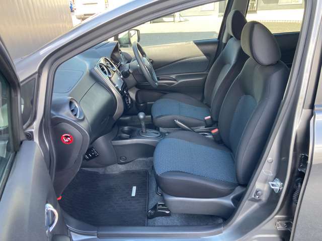 助手席も乗り降りが 楽々！