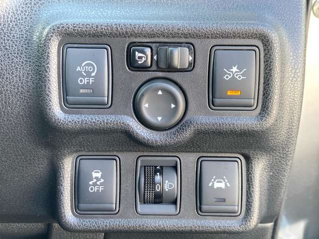 衝突被害軽減ブレーキ付いてます！！