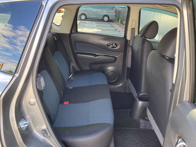 後部座席もこの広さです！