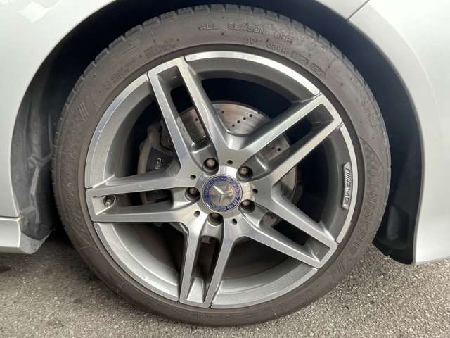 初めて輸入車を買われる方でも安心してお買い求め頂けるよう、サポート体制の充実に努めていますので、ぜひ、末長くご愛顧頂ければ幸いです。