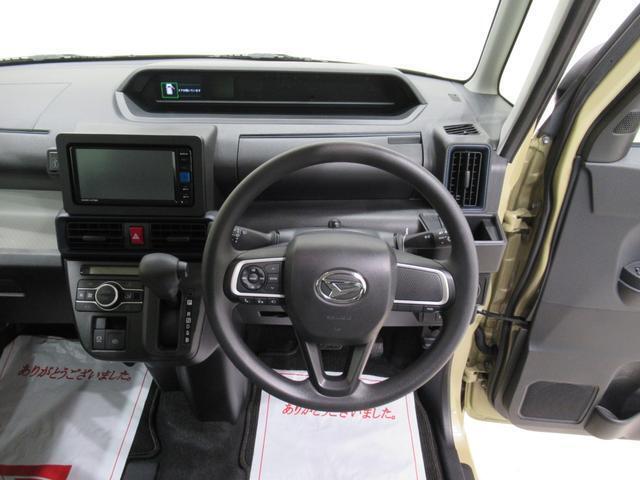 ダイハツのお店では、ダイハツ車を知り尽くしたプロフェッショナルが、専用の診断機器を使って各システムを点検しております。