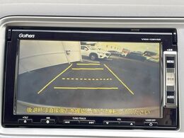 【バックカメラ】駐車時に後方がリアルタイム映像で確認できます。大型商業施設や立体駐車場での駐車時や、夜間のバック時に大活躍！運転スキルに関わらず、今や必須となった装備のひとつです！