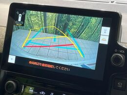 【バックカメラ】駐車時に後方がリアルタイム映像で確認できます。大型商業施設や立体駐車場での駐車時や、夜間のバック時に大活躍！運転スキルに関わらず、今や必須となった装備のひとつです！