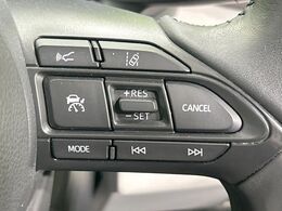 【レーダークルーズコントロール】高速道路での長距離走行が楽に！！自動で速度を保つクルーズコントロールが、衝突軽減システムと連携し、前方の車両を感知して車間を保つように速度調節してくれます！！