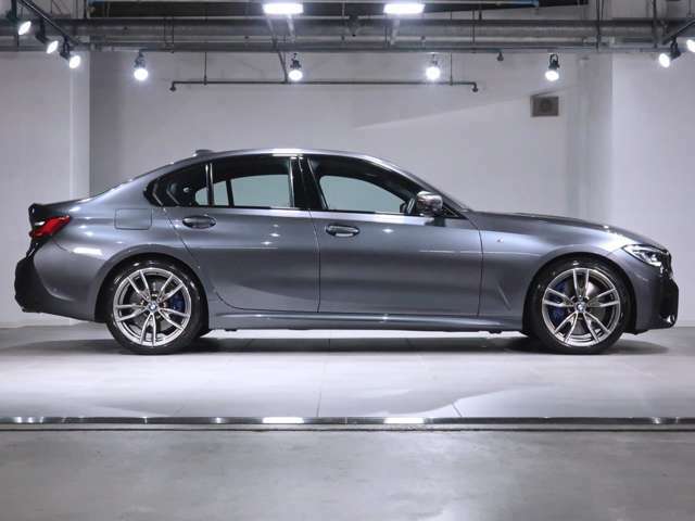 BMW認定中古車は360°チェックリストに従い徹底的にチェック。エンジンやトランスミッション、電気系統やコンピュータ・システムなどを詳細に点検。交換基準に達した部品は整備した後にご納車いたします。