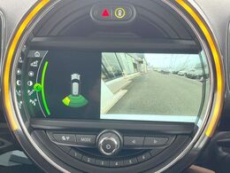 ●ガイドライン付きバックカメラ：不安な駐車もこれで安心！ガイドライン付きなので狭い箇所での駐車もラクラクです！