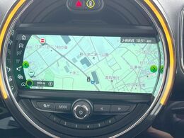 ●純正ナビ:一体感のあるナビは、高級感ある車内を演出してくれます。Bluetooth再生などオーディオ機能も充実しておりますので、運転もより楽しめます♪