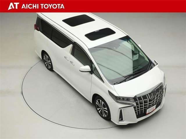 両側パワースライドドア付きだから、狭い駐車スペースなどでの乗り降りラクラク♪小さなお子さまのいるご家庭には嬉しい装備です。